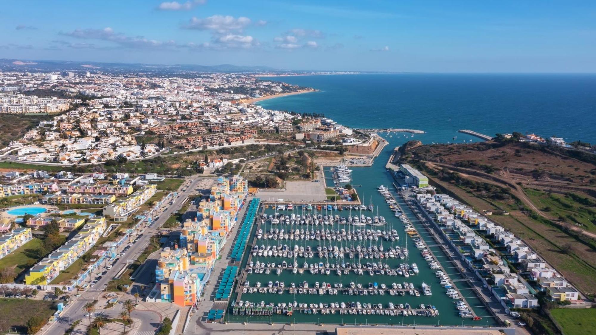 Bnb Homes Ocean View Apartment With Huge Sunny Terrace, 2 Swimming Pools & Tennis Court Albufeira Exterior photo
